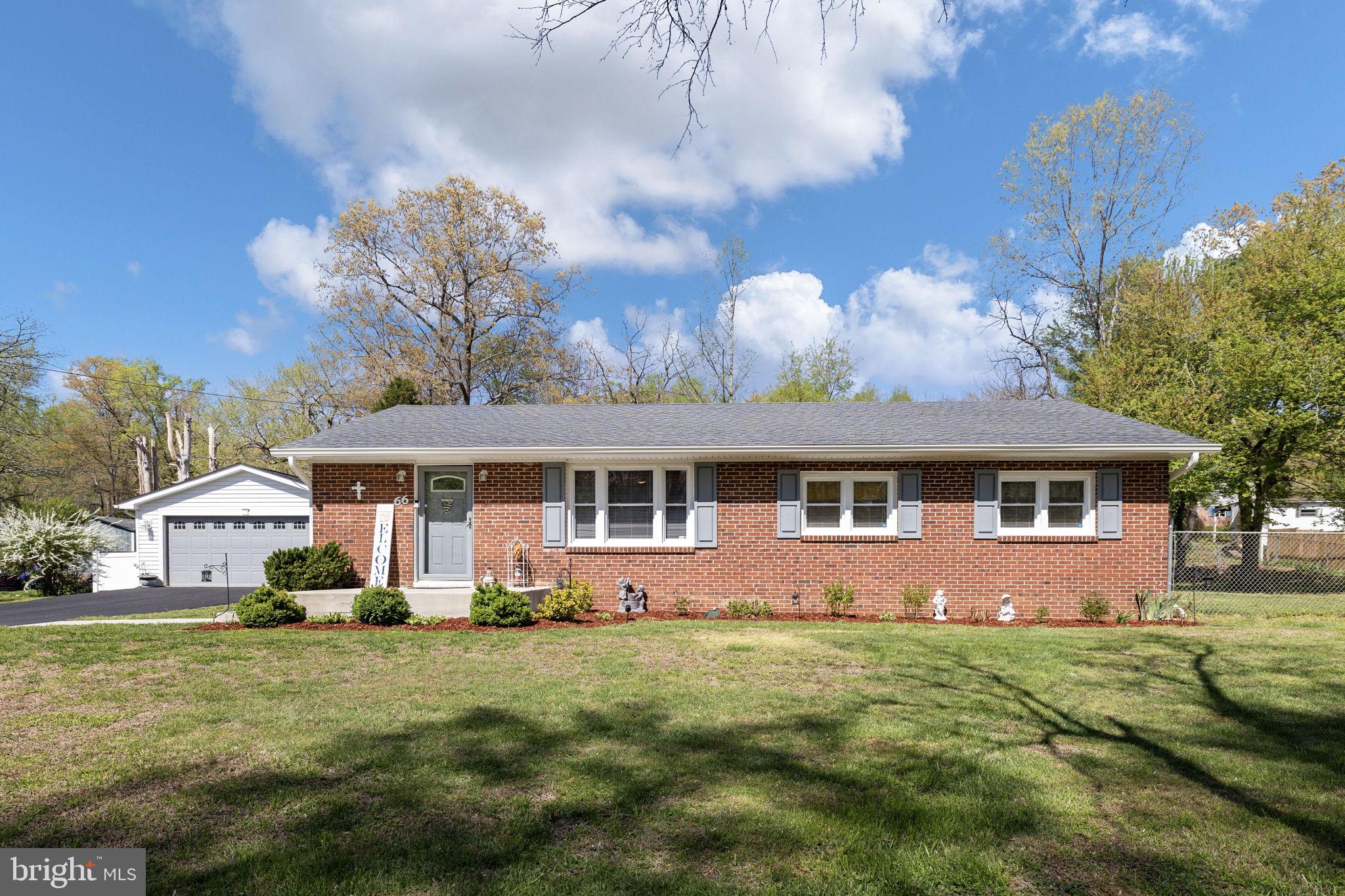 66 Kelley Road Fredericksburg, VA 22405 - Photo 32 of 35 a front view of a house with a garden