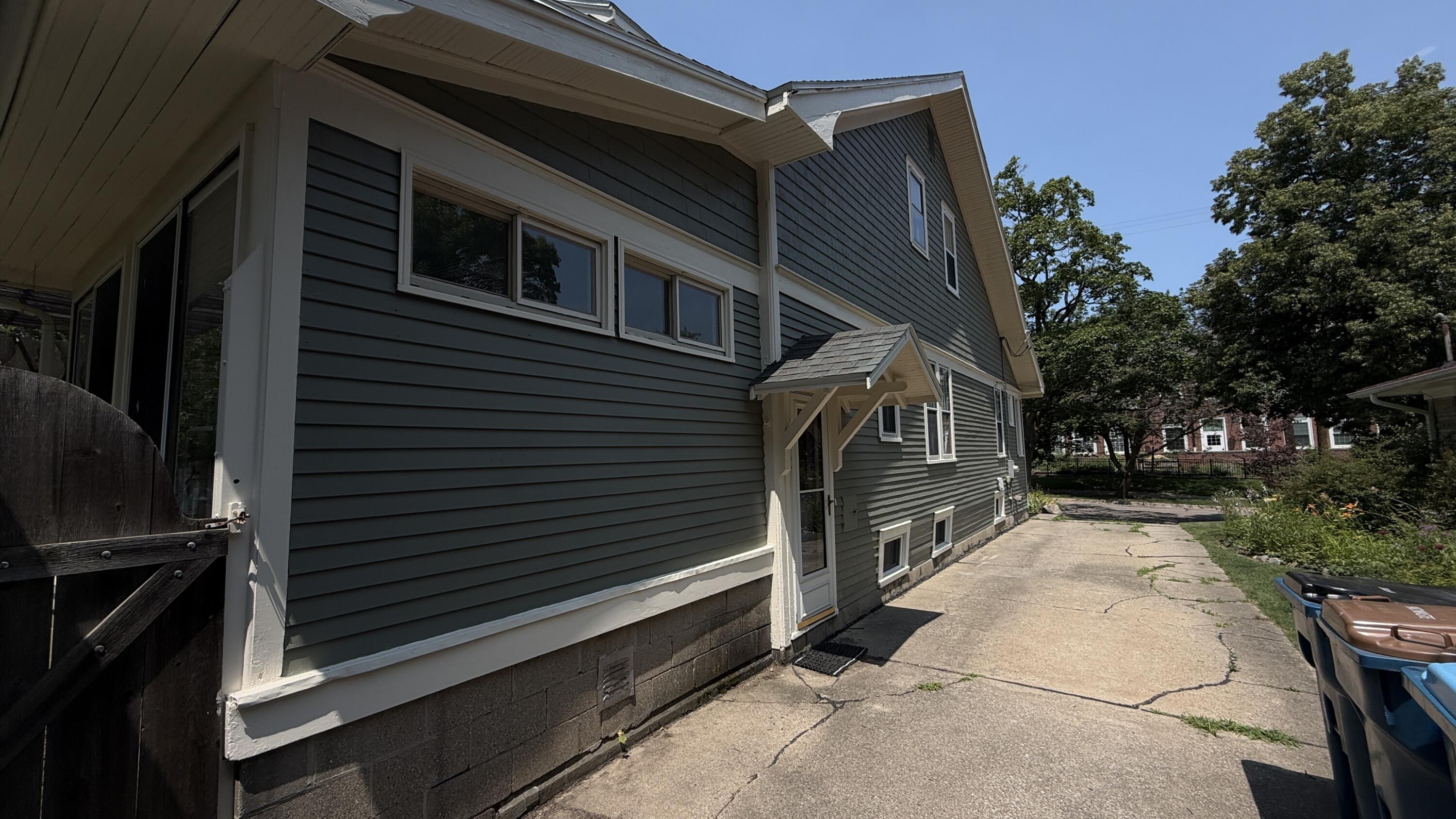 321 Inkster Avenue Kalamazoo, MI 49001 - Photo 4 of 48 Fresh Paint