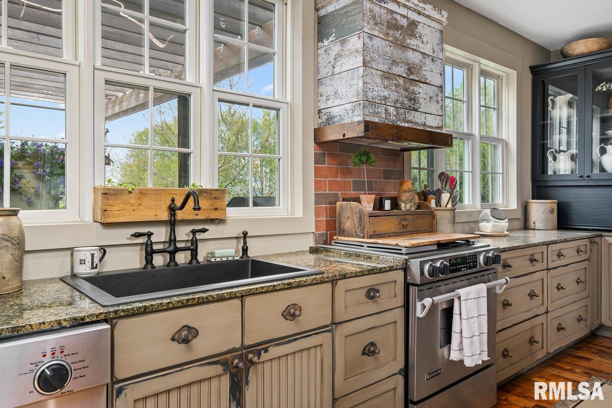 1085 Upper Spring Bay Road East Peoria, IL 61611 - Photo 21 of 50 Gallery Image 21