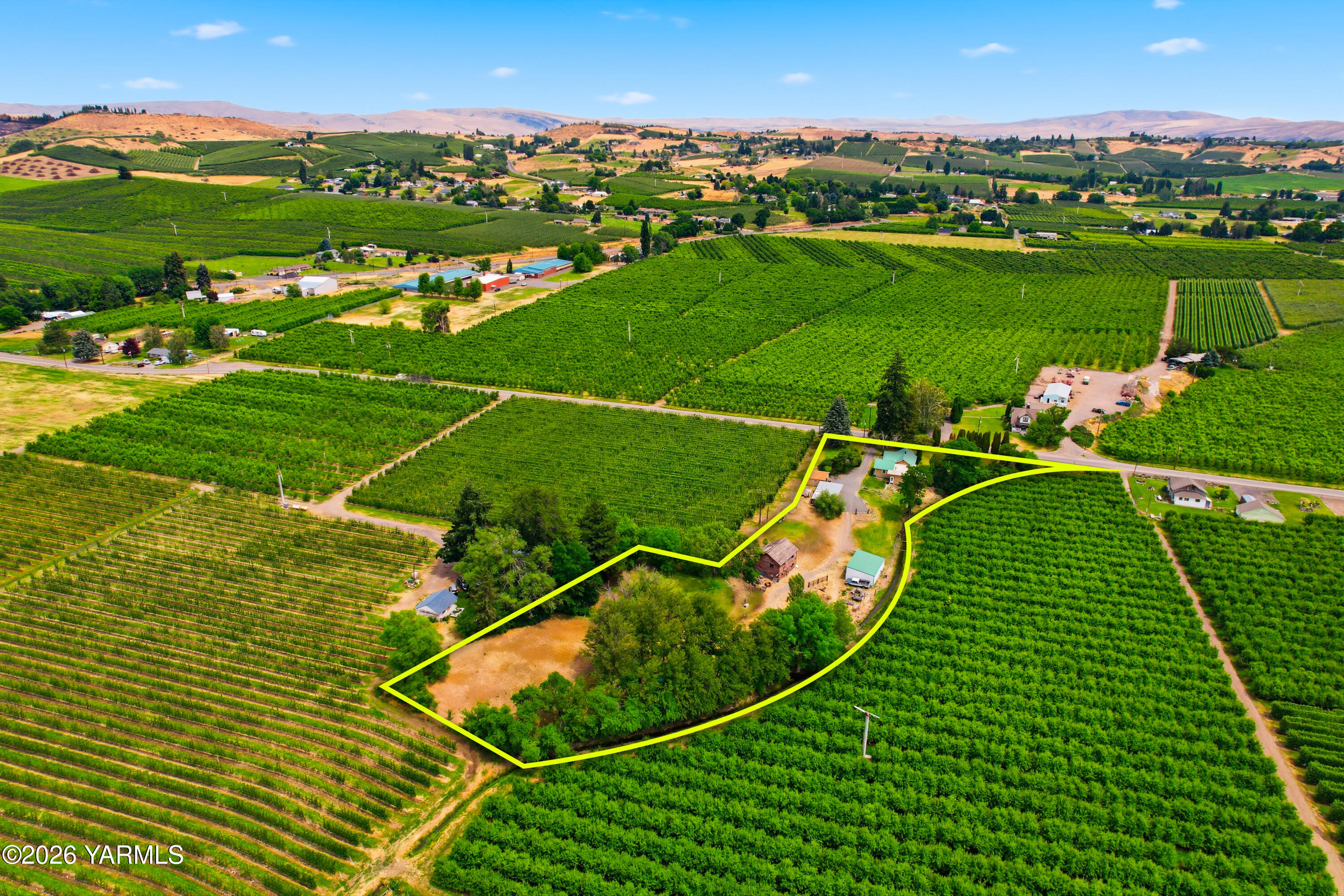 690 North Gleed Road Naches, WA 98937 - Photo 50 of 60 an aerial view of a football ground
