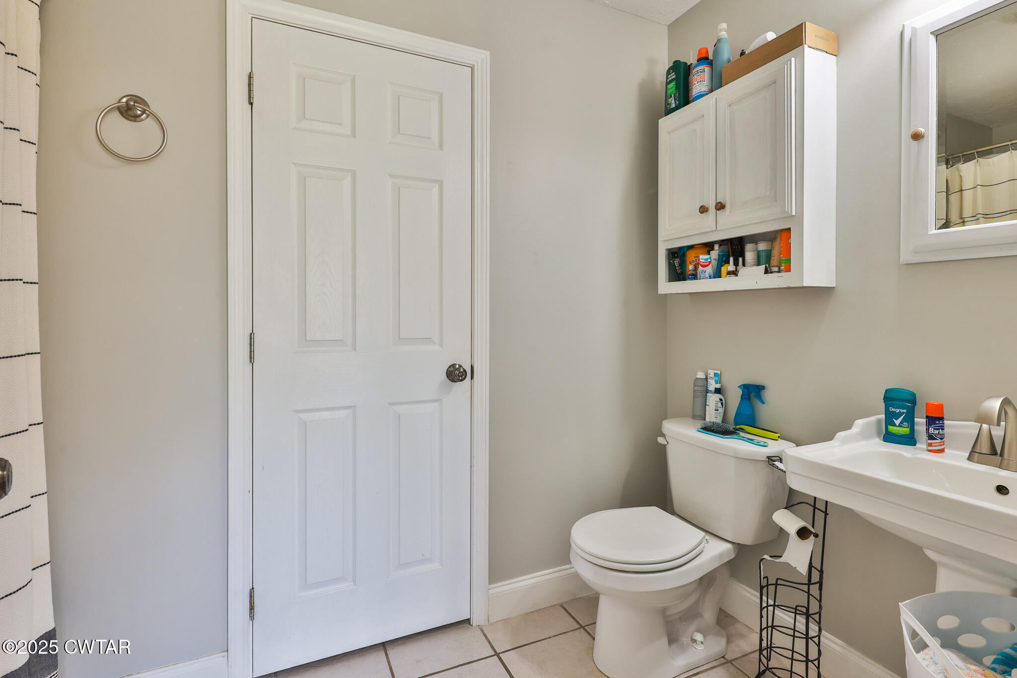 141 Oak Street Martin, TN 38237 - Photo 26 of 30 a bathroom with a toilet a sink and a shower