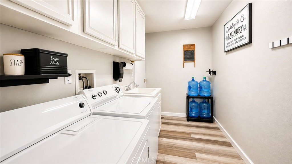 40344 Torrey Pines Road Murrieta, CA 92563 - Photo 18 of 28 Laundry Room / Garage Access