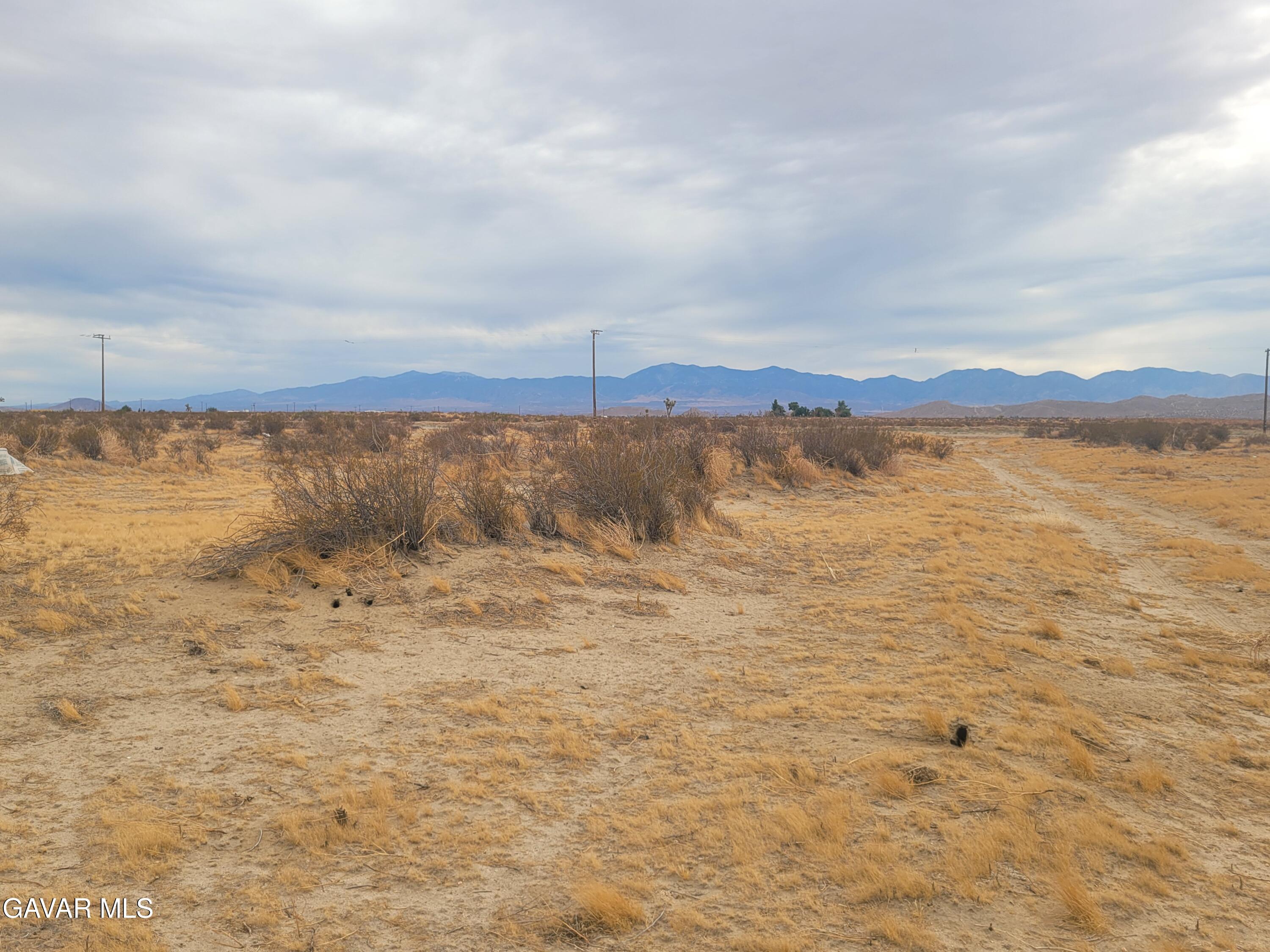 K6 Vic 167 Lancaster, CA 93535 - Photo 13 of 18 a view of lake view and mountain
