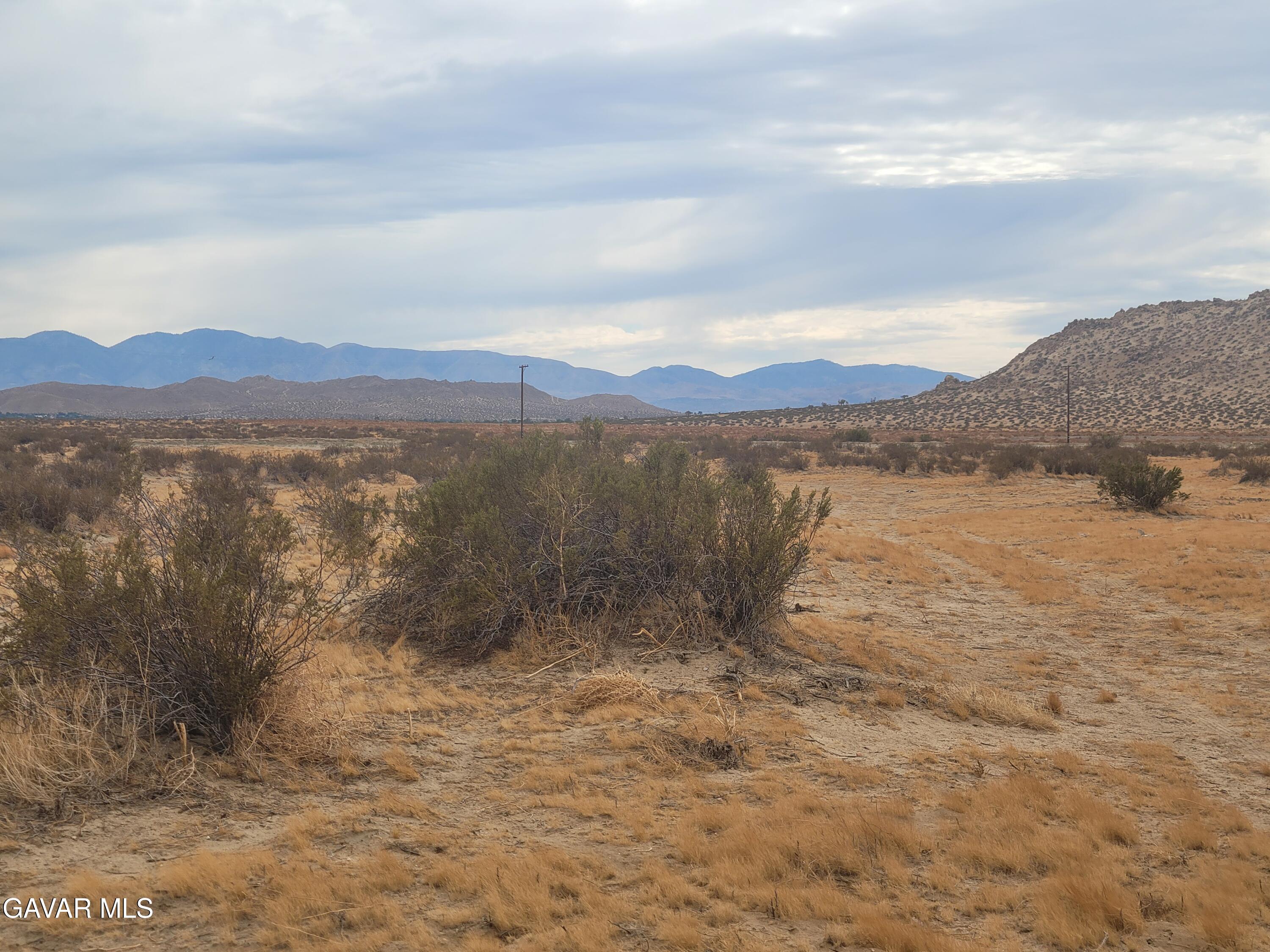 K6 Vic 167 Lancaster, CA 93535 - Photo 3 of 18 a view of lake with mountain