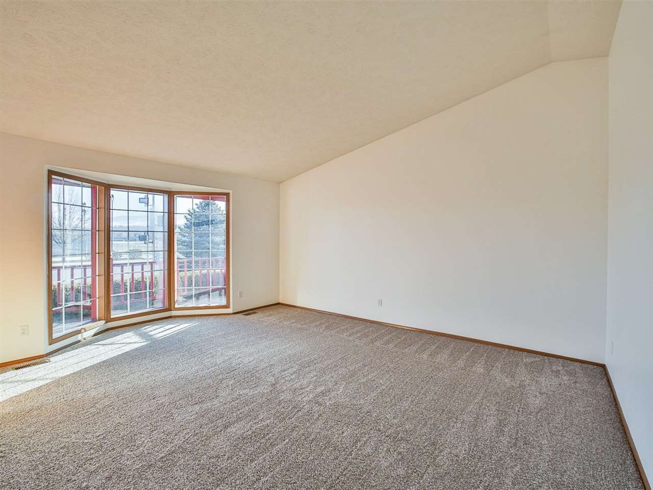 3426 South Pines Road Spokane Valley, WA 99206 - Photo 3 of 19 Gallery Image 3