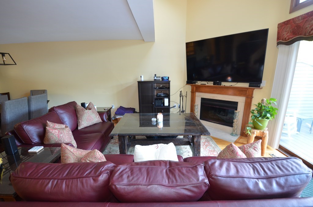 12 Spruce Pond Road, Unit 12 Franklin, MA 02038 - Photo 7 of 28 Gallery Image 7