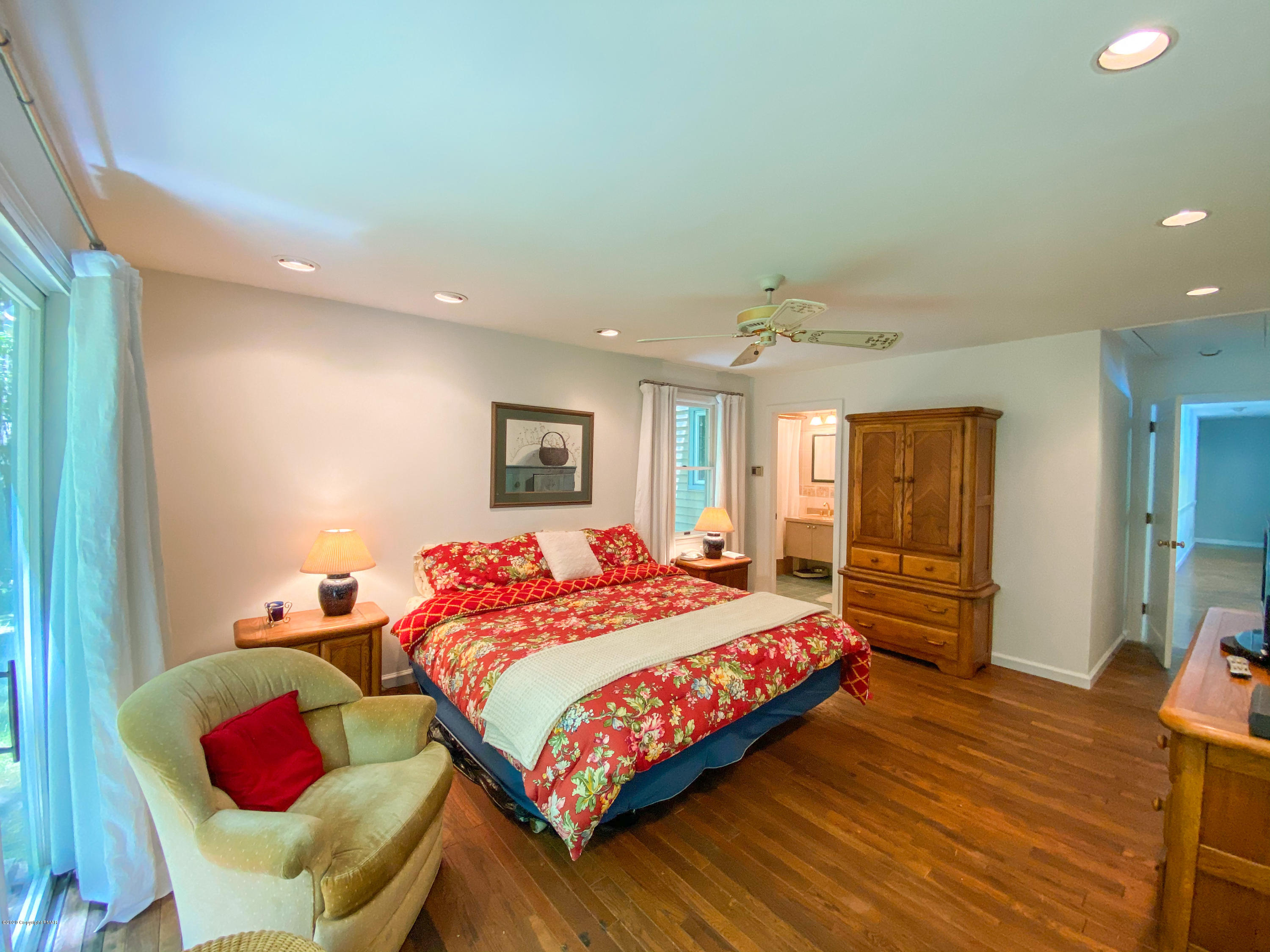 112 Vireo Road Cresco, PA 18326 - Photo 24 of 74 Master bedroom