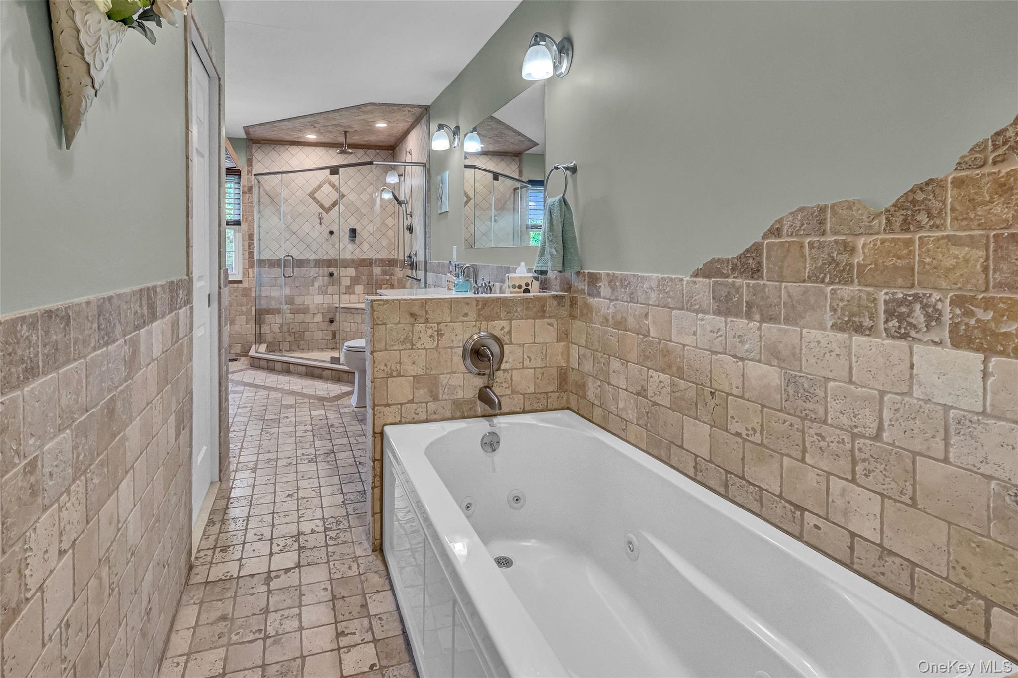 4 Dove Path Coram, NY 11727 - Photo 17 of 38