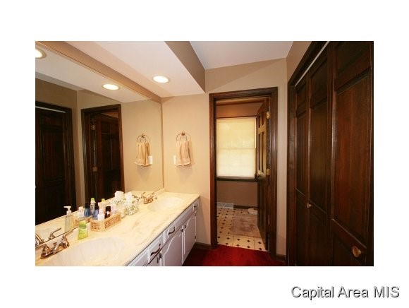 2717 Interlacken Drive Springfield, IL 62704 - Photo 15 of 24 Gallery Image 15