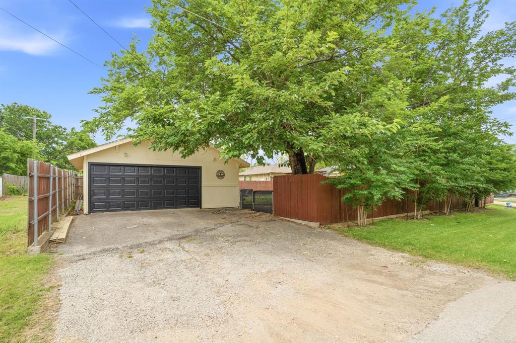 9380 North County Road Frisco, TX 75033 - Photo 32 of 40 a detached garage with separte driveway