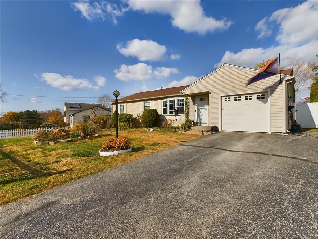 166 Bayberry Road Woonsocket, RI 02895 - Photo 4 of 26