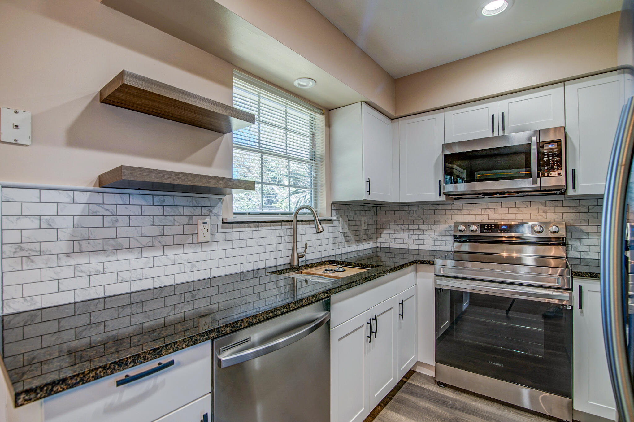406 Laurel Ridge Road North Charleston, SC 29418 - Photo 3 of 18 Kitchen