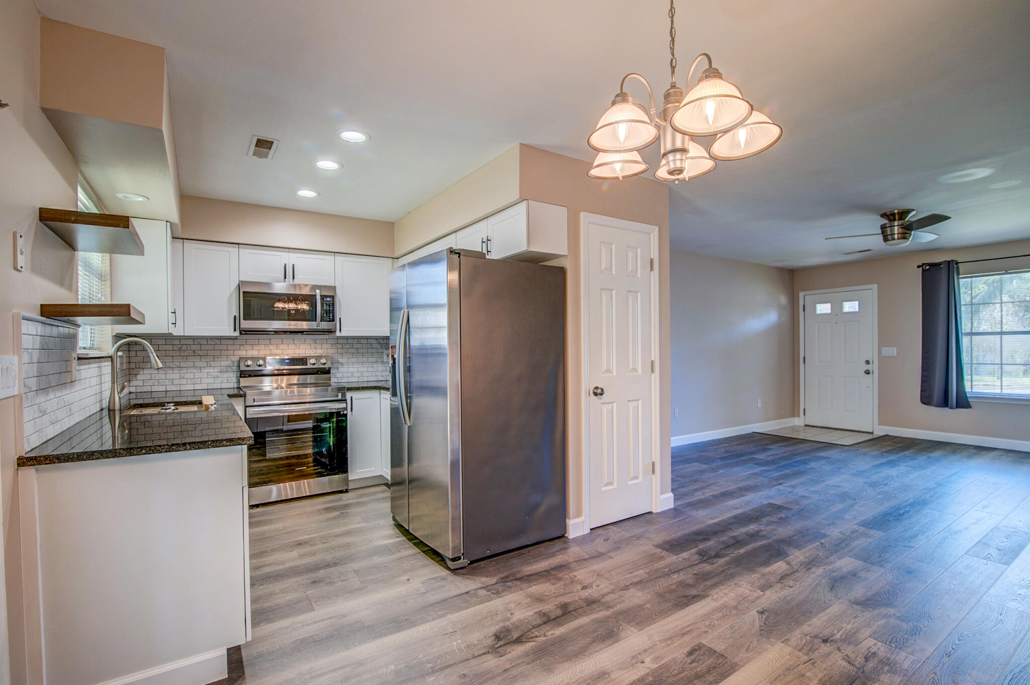 406 Laurel Ridge Road North Charleston, SC 29418 - Photo 4 of 18 Eat in dining space