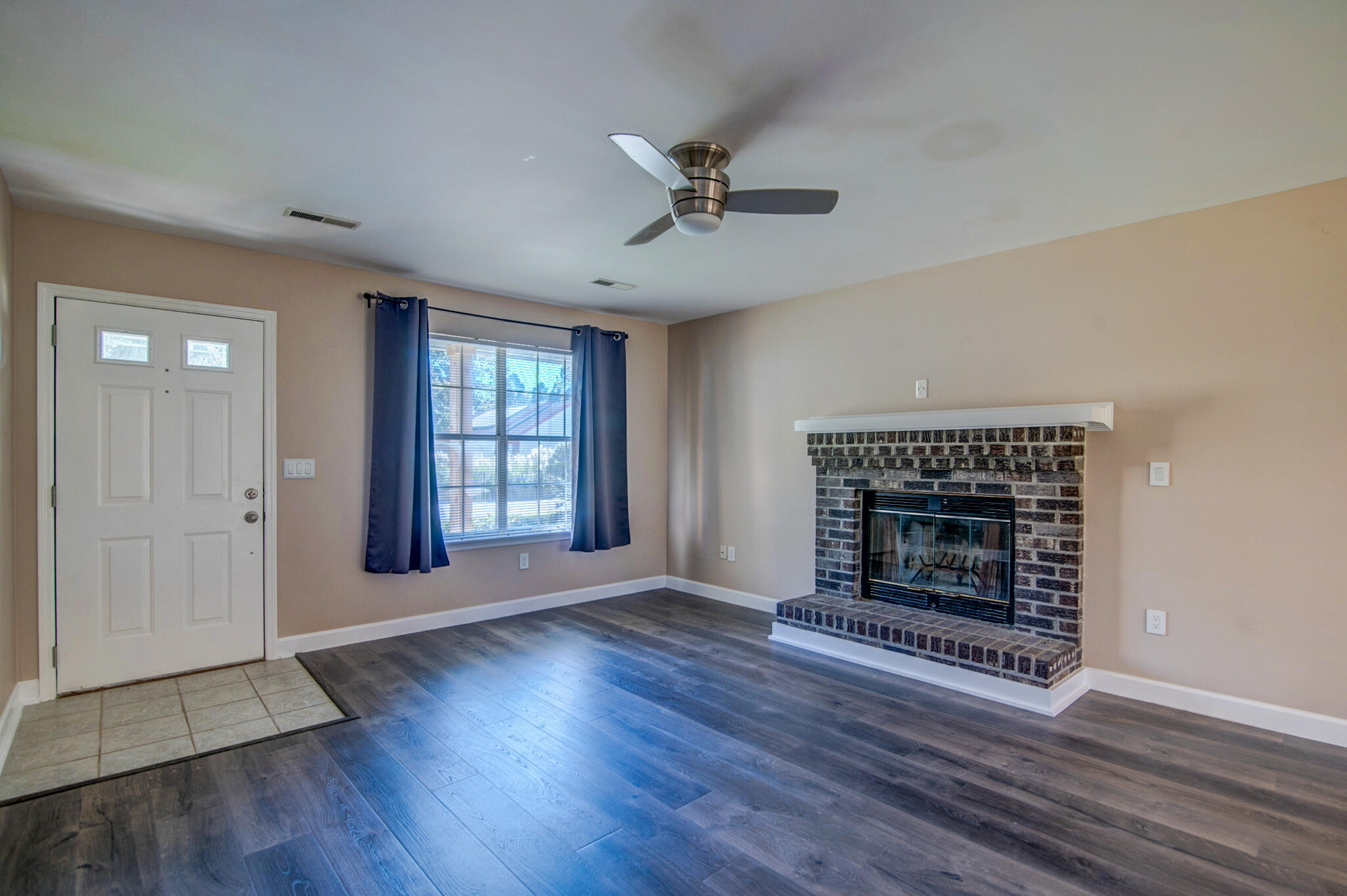 406 Laurel Ridge Road North Charleston, SC 29418 - Photo 5 of 18 Family Room