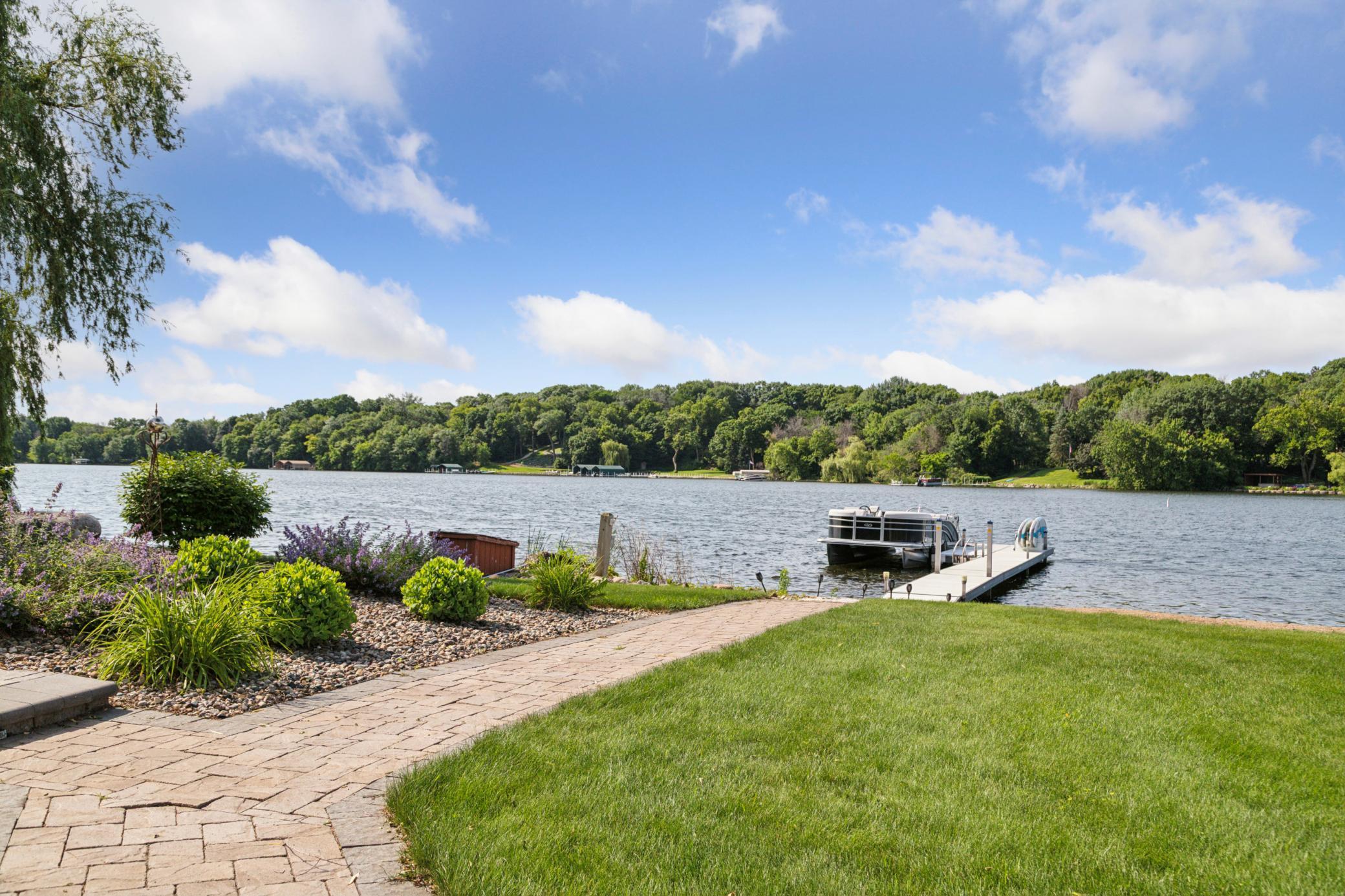 9235 Lake Riley Boulevard Chanhassen, MN 55317 - Photo 12 of 71