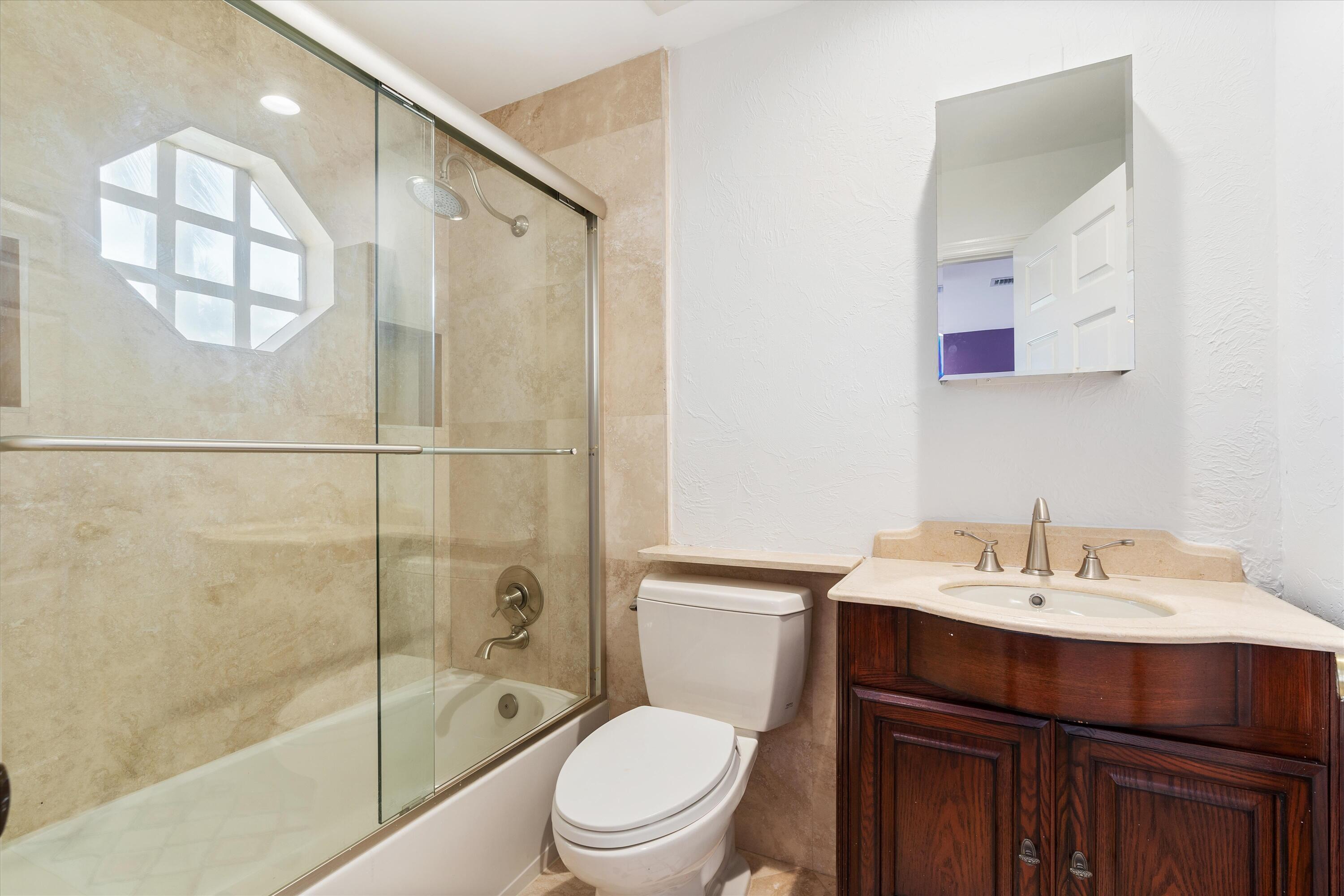 5194 Windsor Parke Drive Boca Raton, FL 33496 - Photo 20 of 31 Guest bathroom