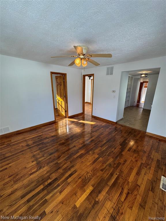 1238 South Genesee Road Burton, MI 48509 - Photo 12 of 38