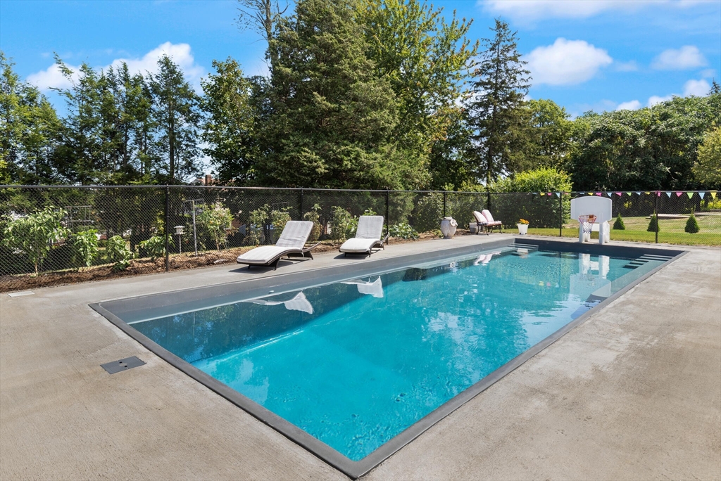 20 Blossom Road Braintree, MA 02184 - Photo 38 of 39