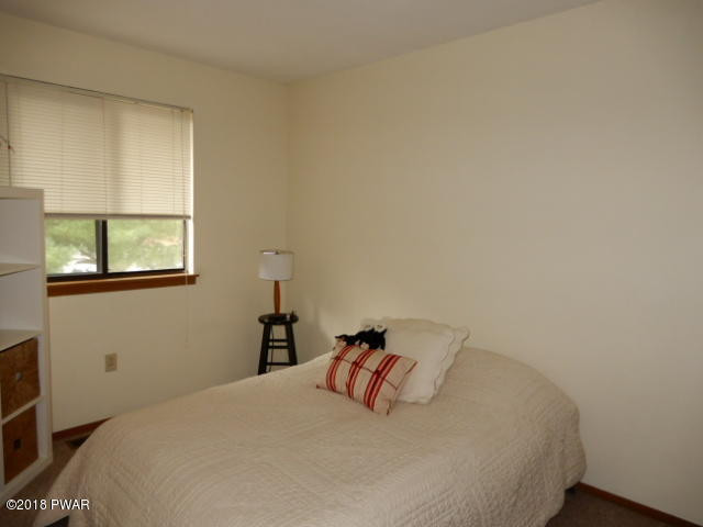253 Bristol Way Bushkill, PA 18324 - Photo 8 of 13