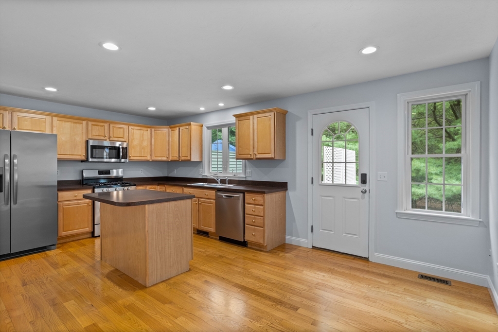 184 West Main Street, Unit B2 Ayer, MA 01434 - Photo 6 of 23