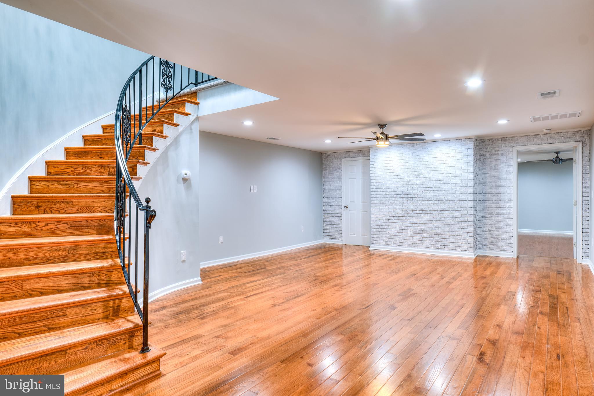 13489 Union Church Road Sumerduck, VA 22742 - Photo 7 of 47 Foyer/Living Room