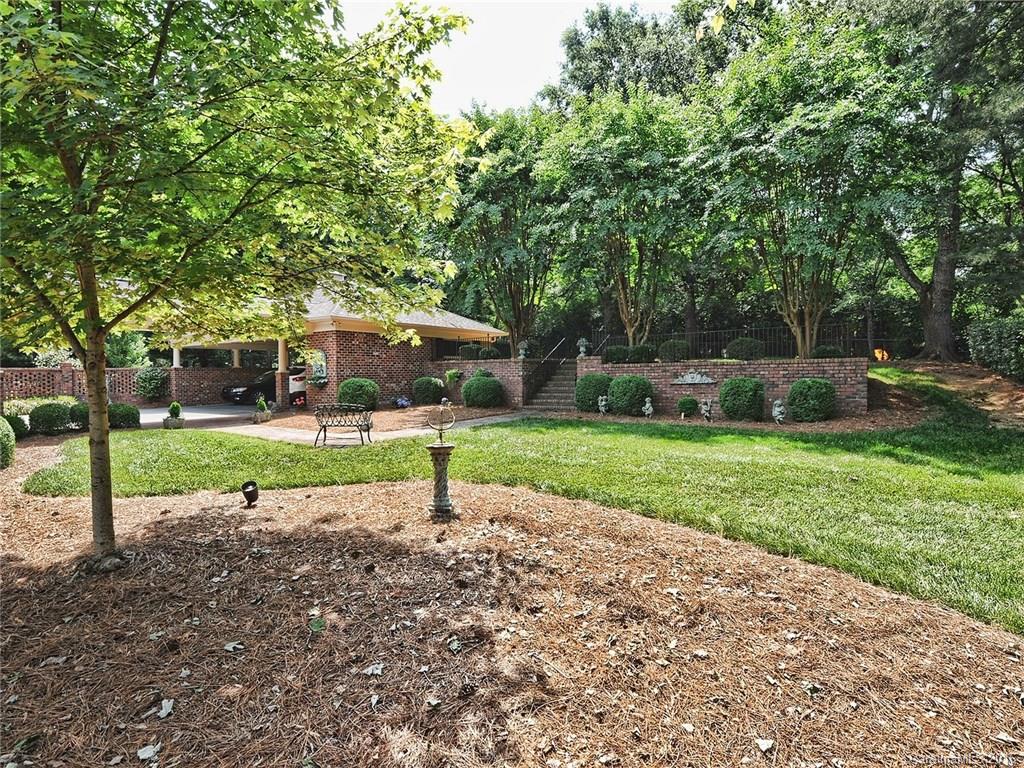 3123 Cloverfield Road Charlotte, NC 28211 - Photo 22 of 24 a view of house with a backyard and street