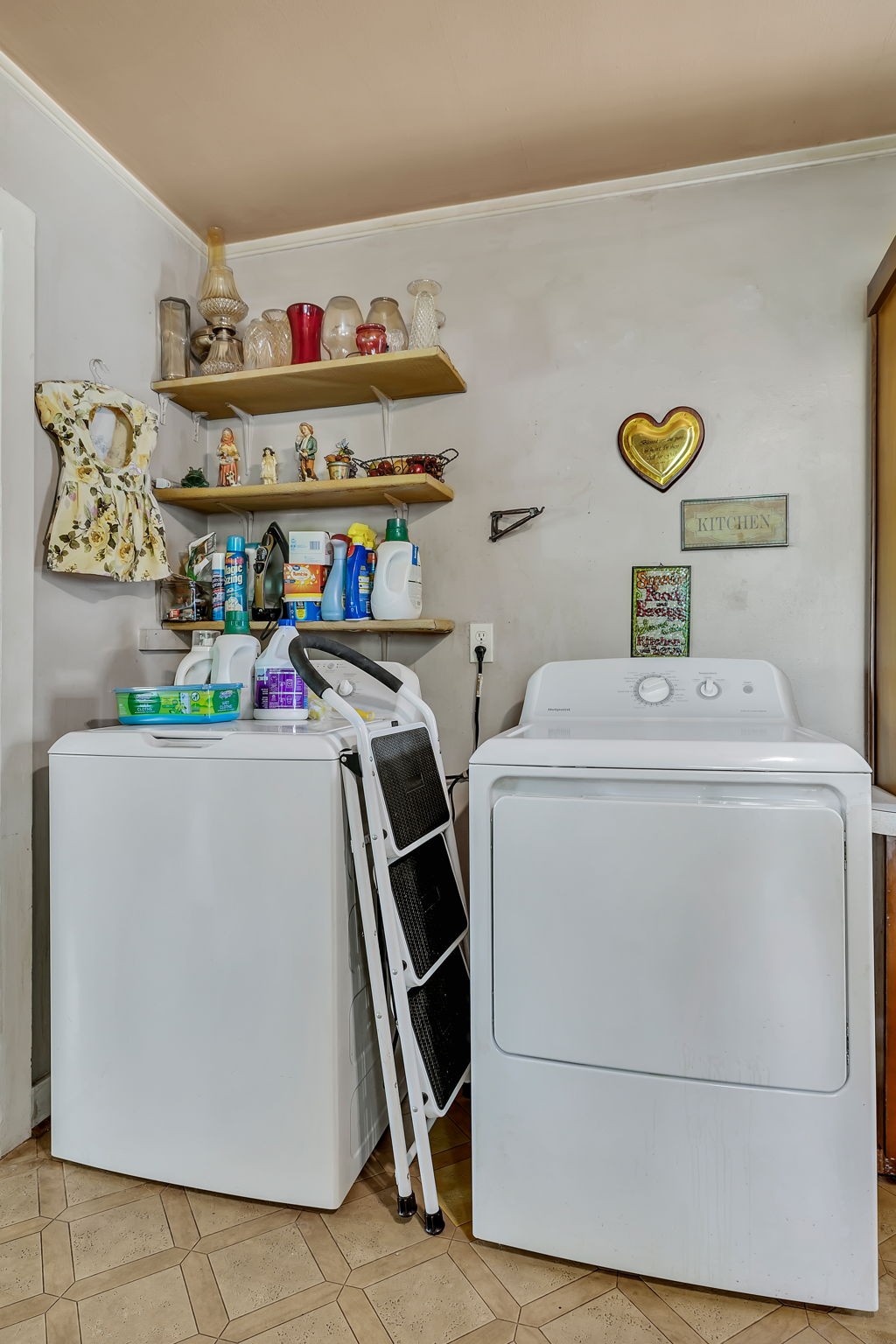 812 Upper Ferry Road Carthage, TN 37030 - Photo 14 of 25 a utility room with dryer and washer