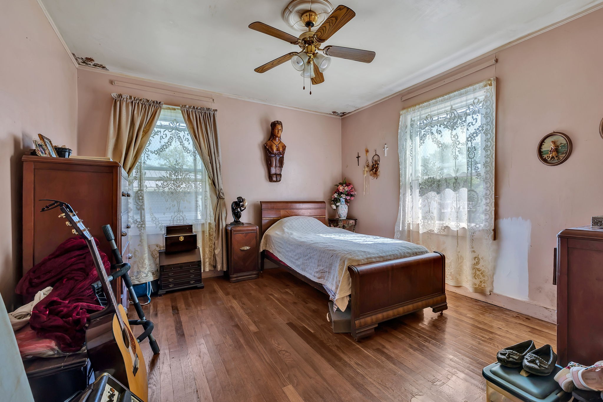 812 Upper Ferry Road Carthage, TN 37030 - Photo 15 of 25 a bedroom with a bed and a flat tv screen