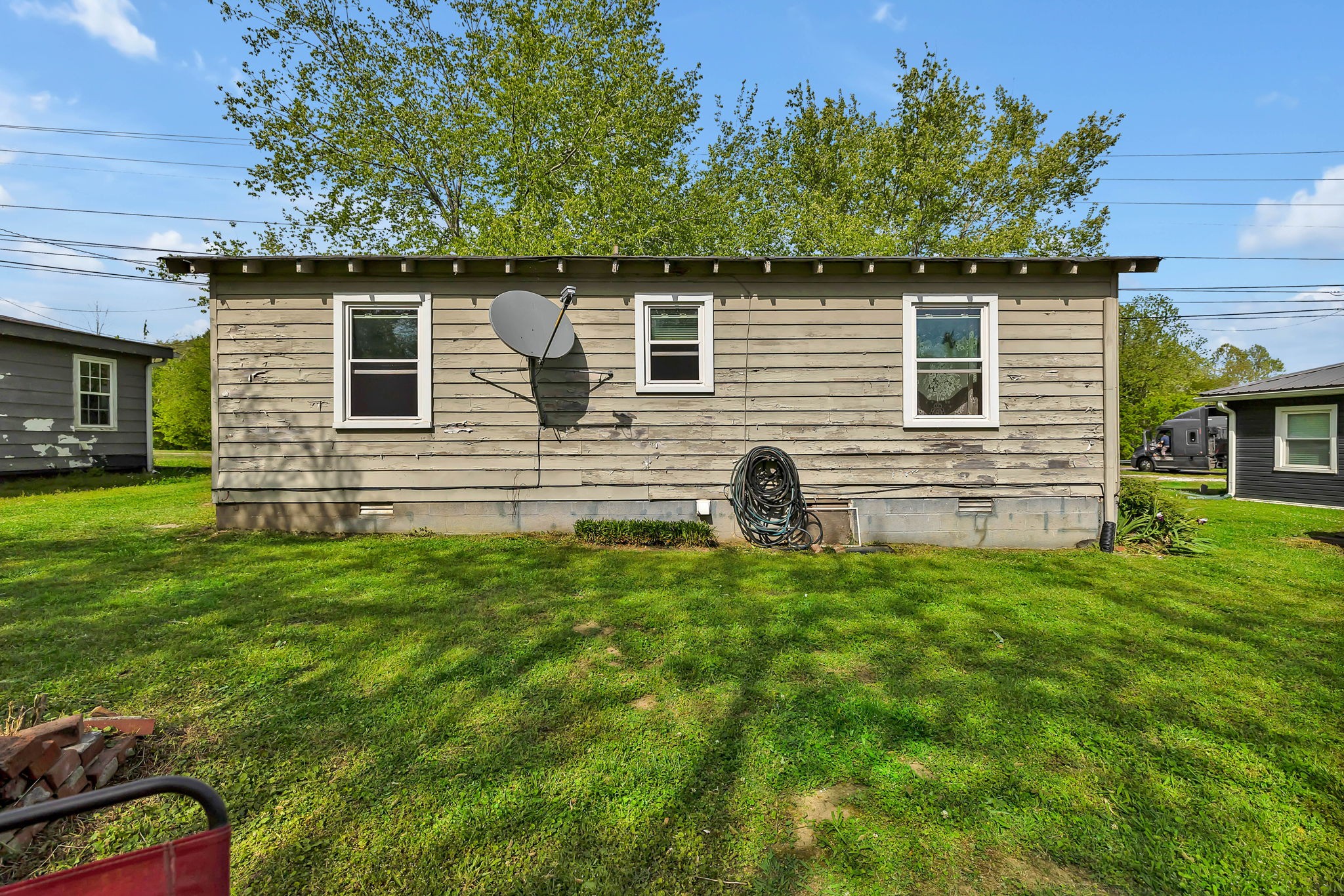 812 Upper Ferry Road Carthage, TN 37030 - Photo 23 of 25 a front view of a house with a garden