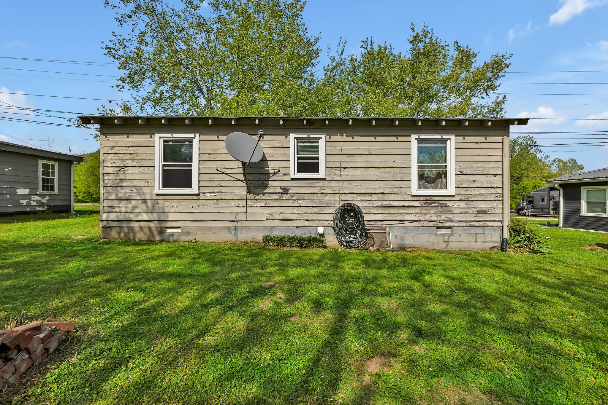812 Upper Ferry Road Carthage, TN 37030 - Photo 24 of 25 a front view of a house with a garden