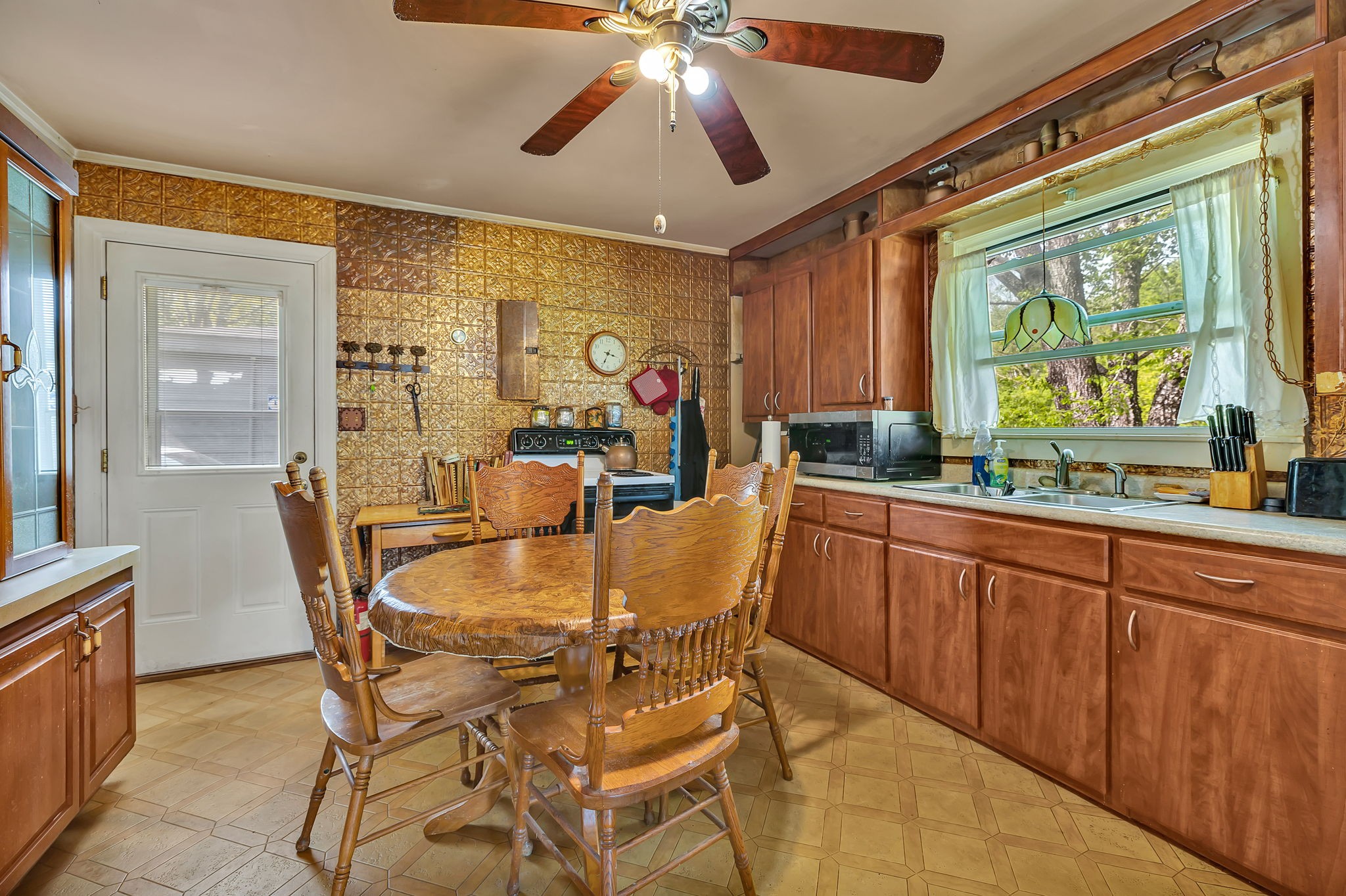 812 Upper Ferry Road Carthage, TN 37030 - Photo 10 of 25 a dining table with chairs and window