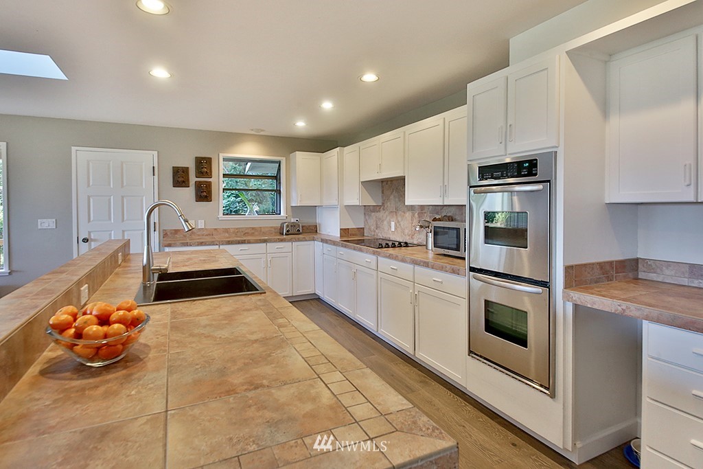 1835 Lancaster Road Freeland, WA 98249 - Photo 11 of 25 a kitchen with stainless steel appliances a stove a sink and a microwave