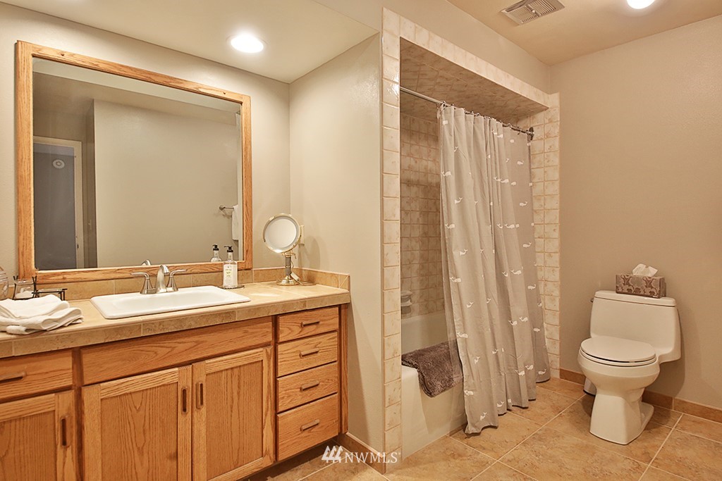 1835 Lancaster Road Freeland, WA 98249 - Photo 20 of 25 a bathroom with a double vanity sink toilet and a mirror