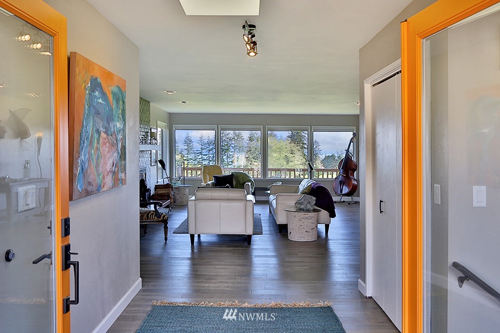 1835 Lancaster Road Freeland, WA 98249 - Photo 5 of 25 a living room with furniture and a large window