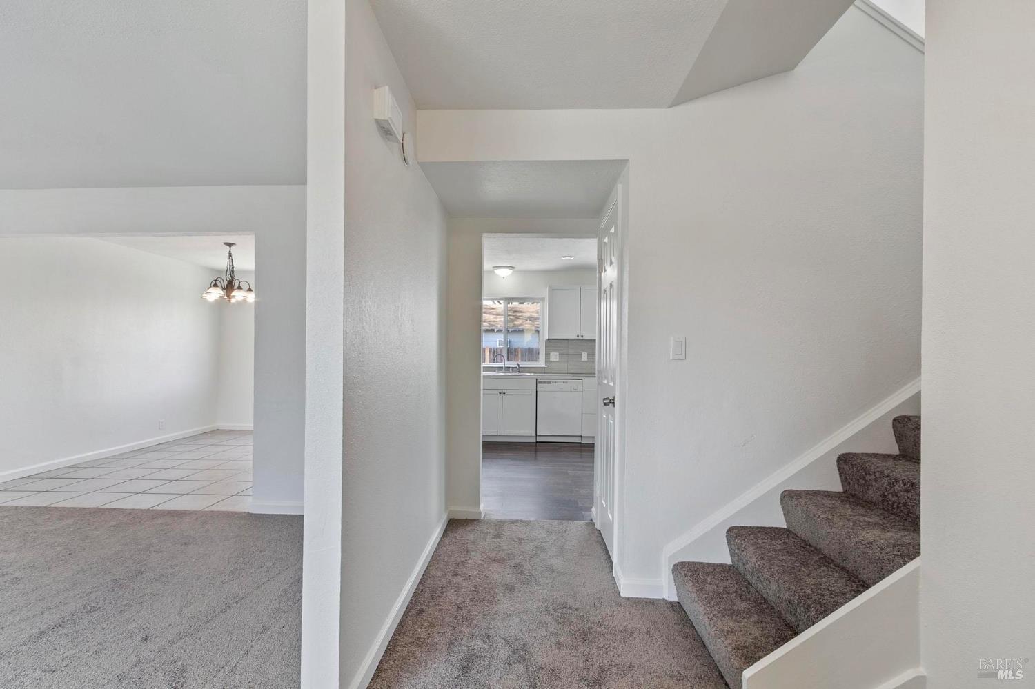 802 Tree Duck Way Suisun City, CA 94585 - Photo 4 of 37