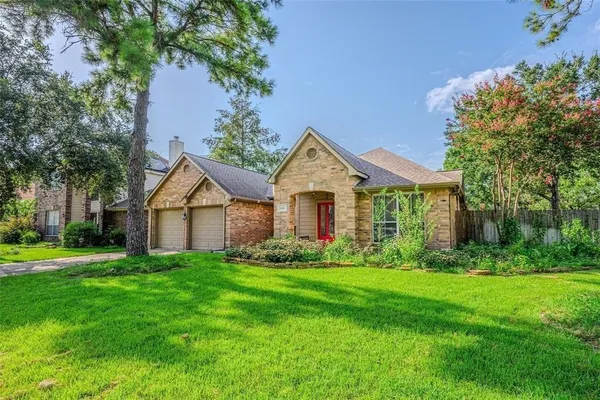 a view of a house with yard and green space