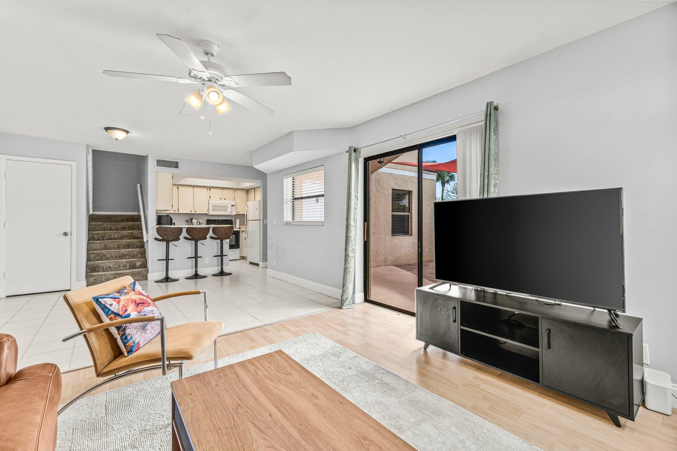 3900 Village Drive, Unit D Delray Beach, FL 33445 - Photo 13 of 43 Living area