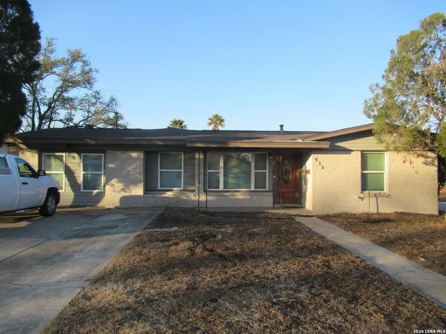 $1,745 | 635 Redcliff Drive, San Antonio, TX 78216