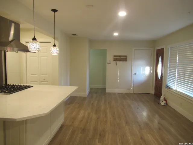 $1,745 | 635 Redcliff Drive, San Antonio, TX 78216