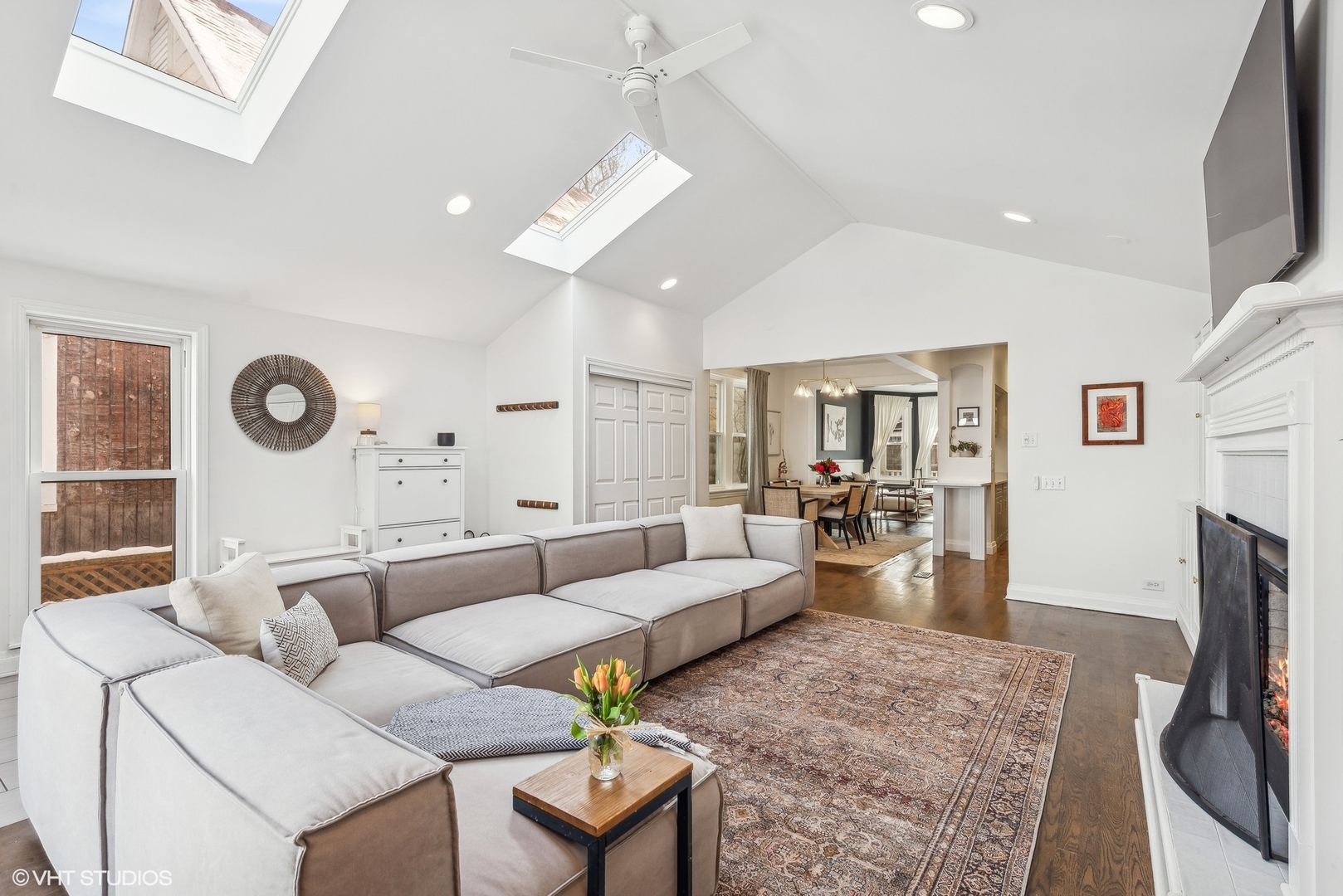 1938 West Bradley Place Chicago, IL 60613 - Photo 9 of 43