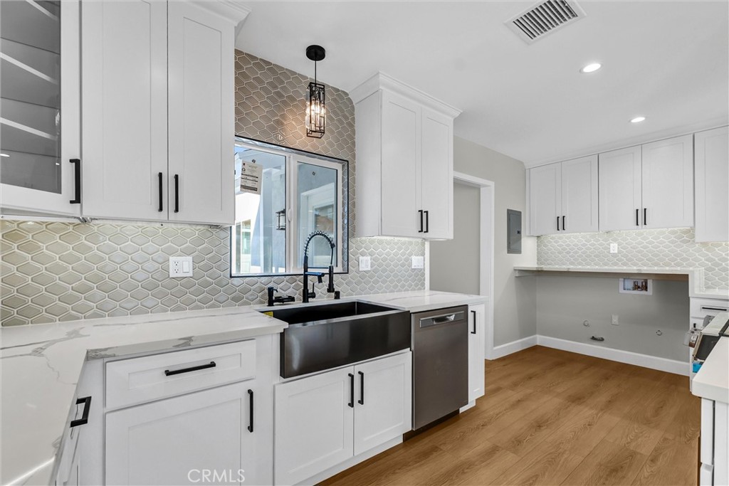 1913 North Castlegate Avenue Compton, CA 90221 - Photo 9 of 27