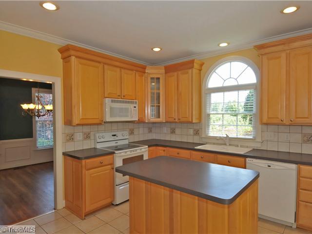1812 Kilrush Road Clemmons, NC 27012 - Photo 6 of 16 Kitchen.