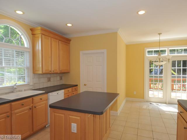 1812 Kilrush Road Clemmons, NC 27012 - Photo 7 of 16 Kitchen.