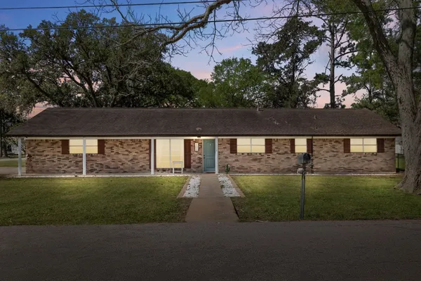 $319,000 | 404 South 14th Street, West Columbia, TX 77486