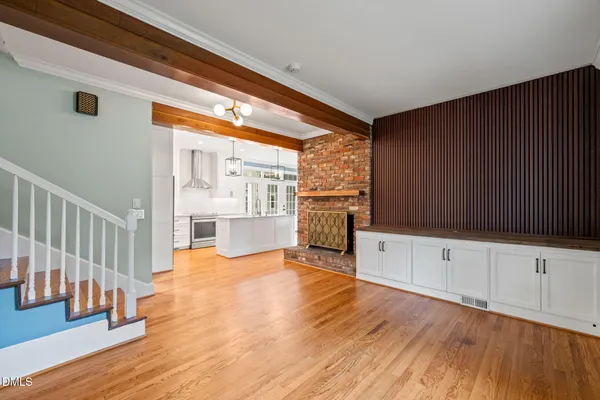 a view of livingroom with hardwood floor