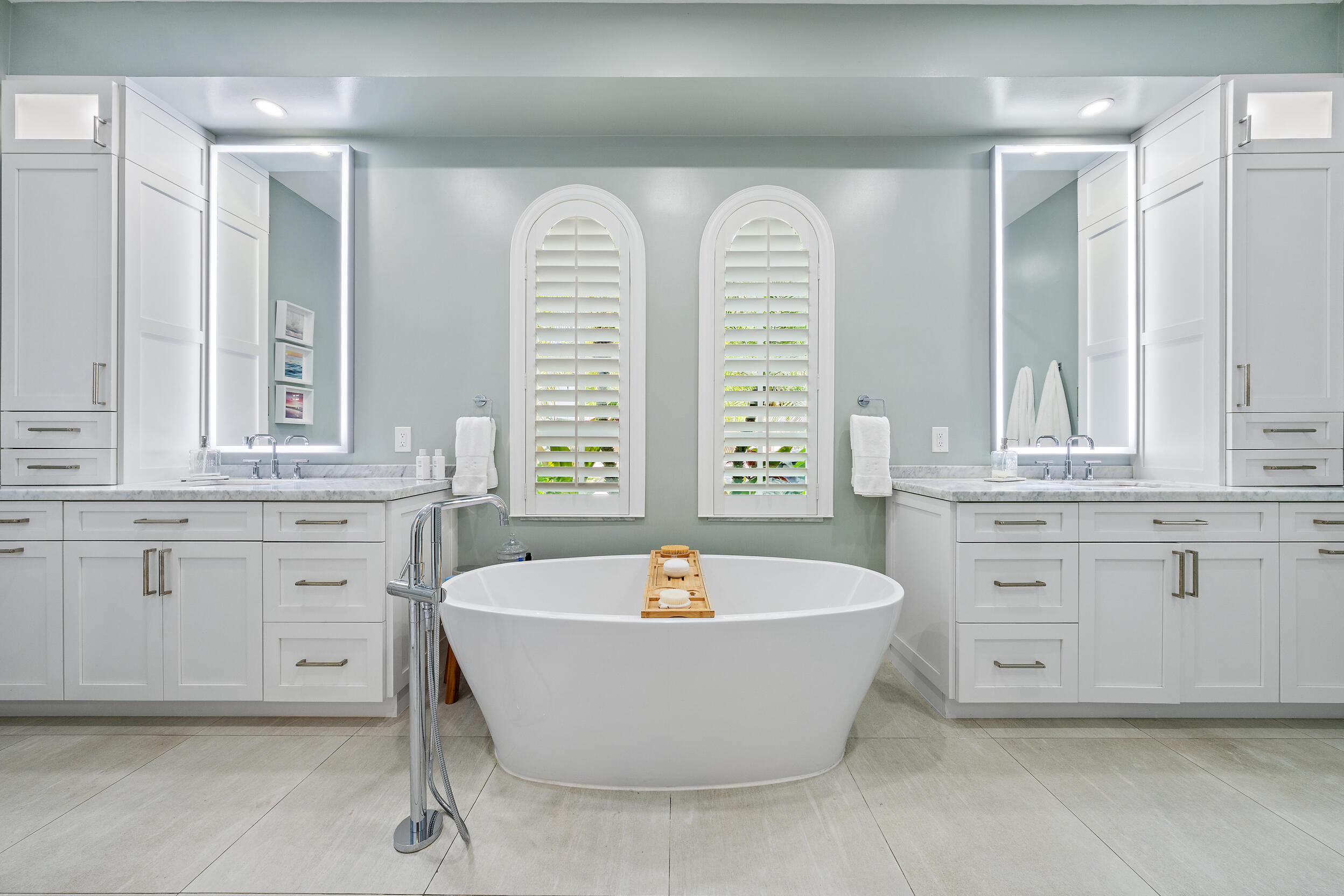 105 Segovia Way Jupiter, FL 33458 - Photo 15 of 33 a spacious bathroom with double vanity and a large mirror