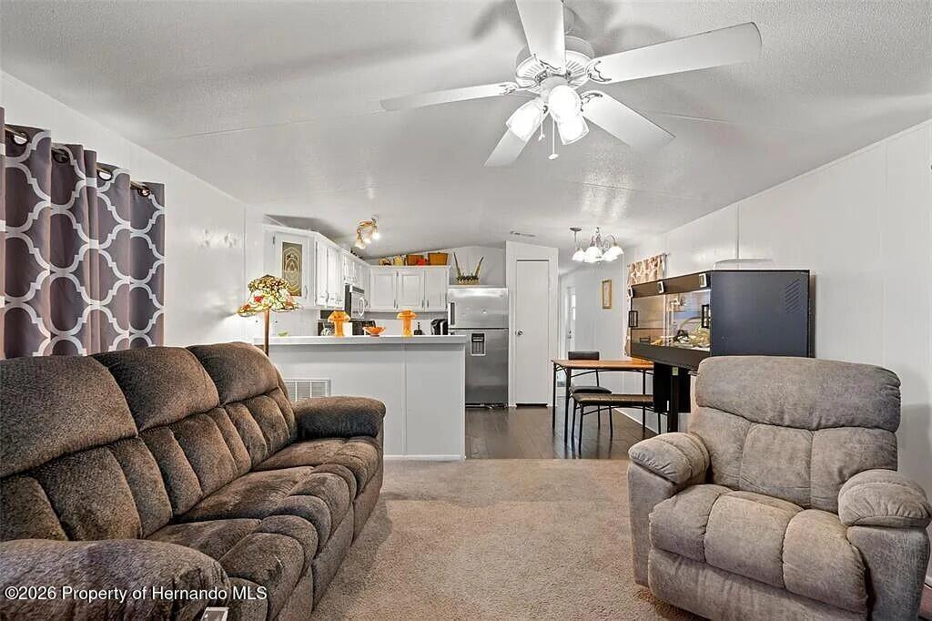 12222 Beagle Road Hudson, FL 34667 - Photo 4 of 29 07e802291cc75487efaaba04d0fbf875-cc_ft_1