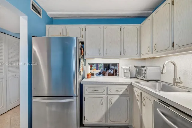 $92,500 | 2901 Northwest 46th Avenue, Unit 306, Lauderdale Lakes, FL 33313