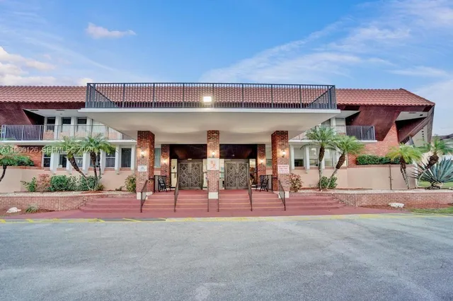 $92,500 | 2901 Northwest 46th Avenue, Unit 306, Lauderdale Lakes, FL 33313