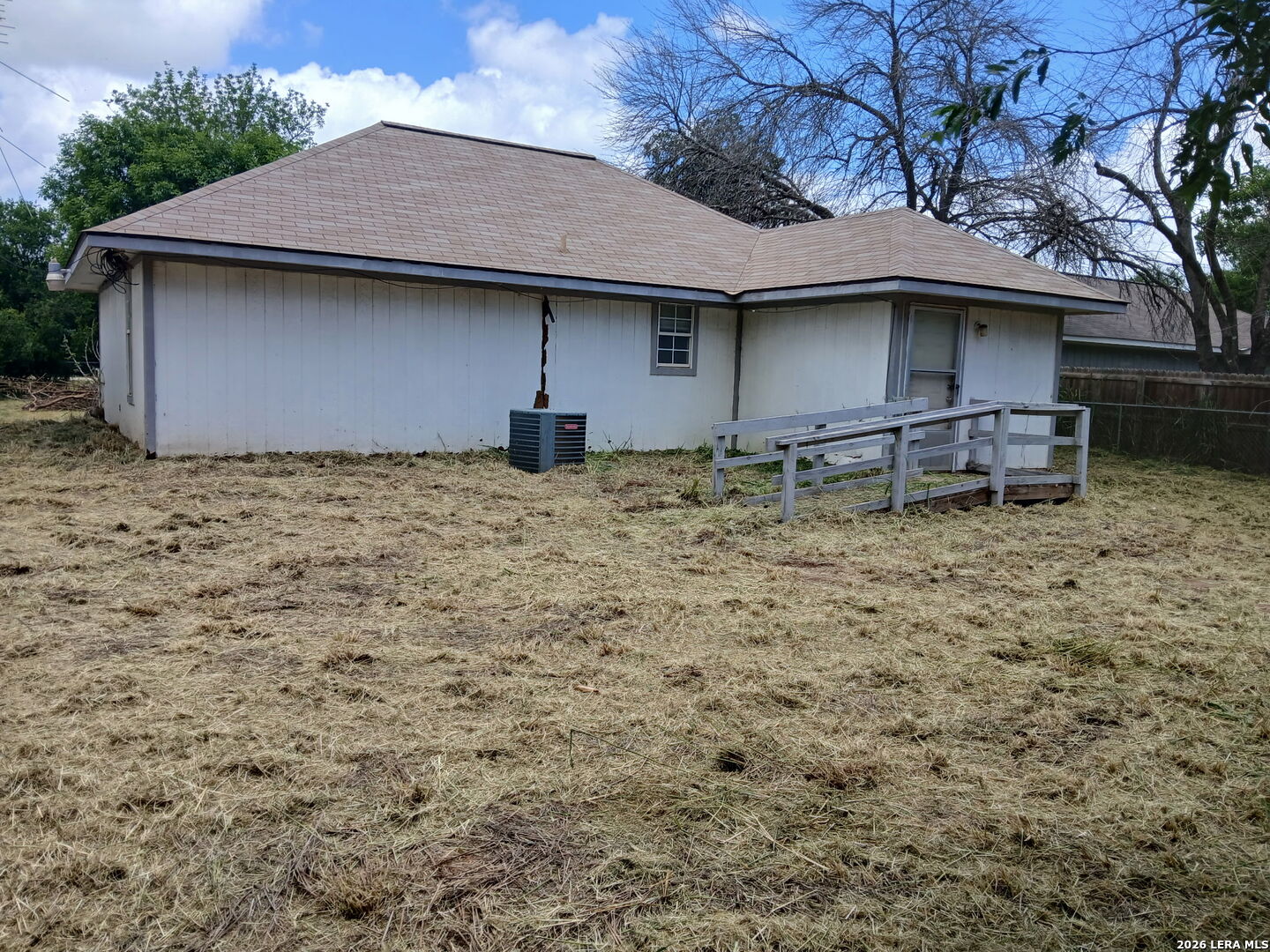 802 County Line Road Jourdanton, TX 78026 - Photo 2 of 13